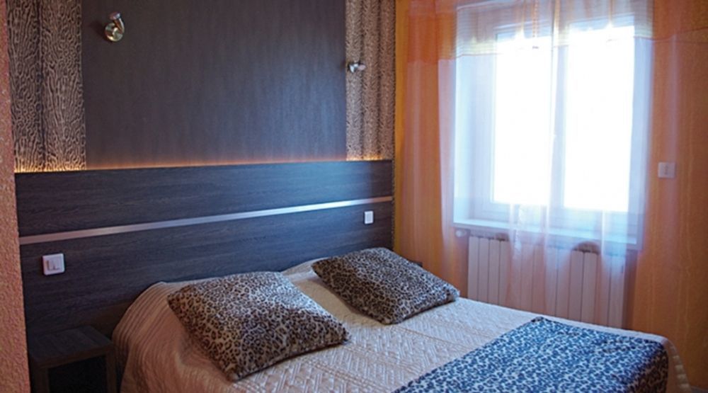 Logis Hotel Centrotel Et Spa Bulles D'Allier Montmarault Exteriör bild